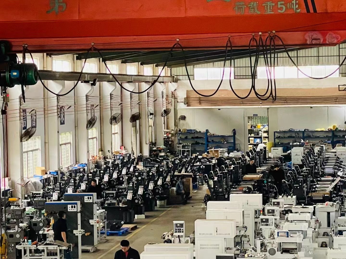 斜背式商标印刷机不会被数码印刷完全替代，但必须主动转型，否则将被边缘化。